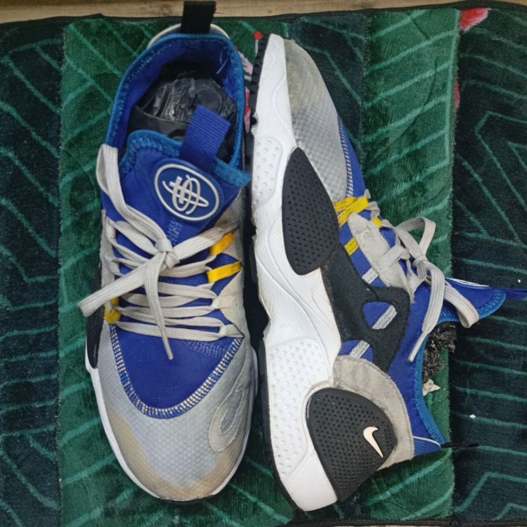 sepatu second branded running biru