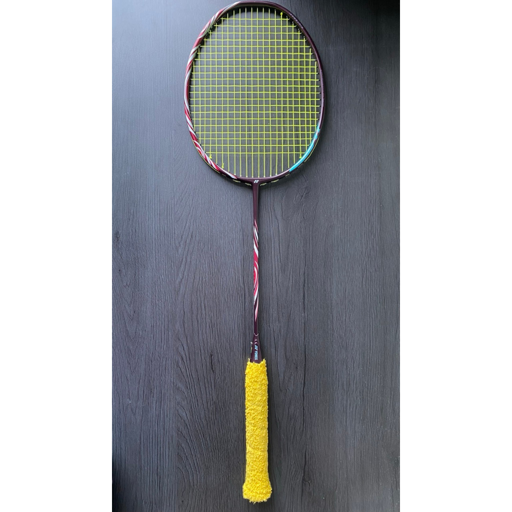 Yonex Astrox 100ZZ 100 zz Kurenai 3UG5 Kode SP 3U G5 Original Second / Bekas Badminton Raket Victor 