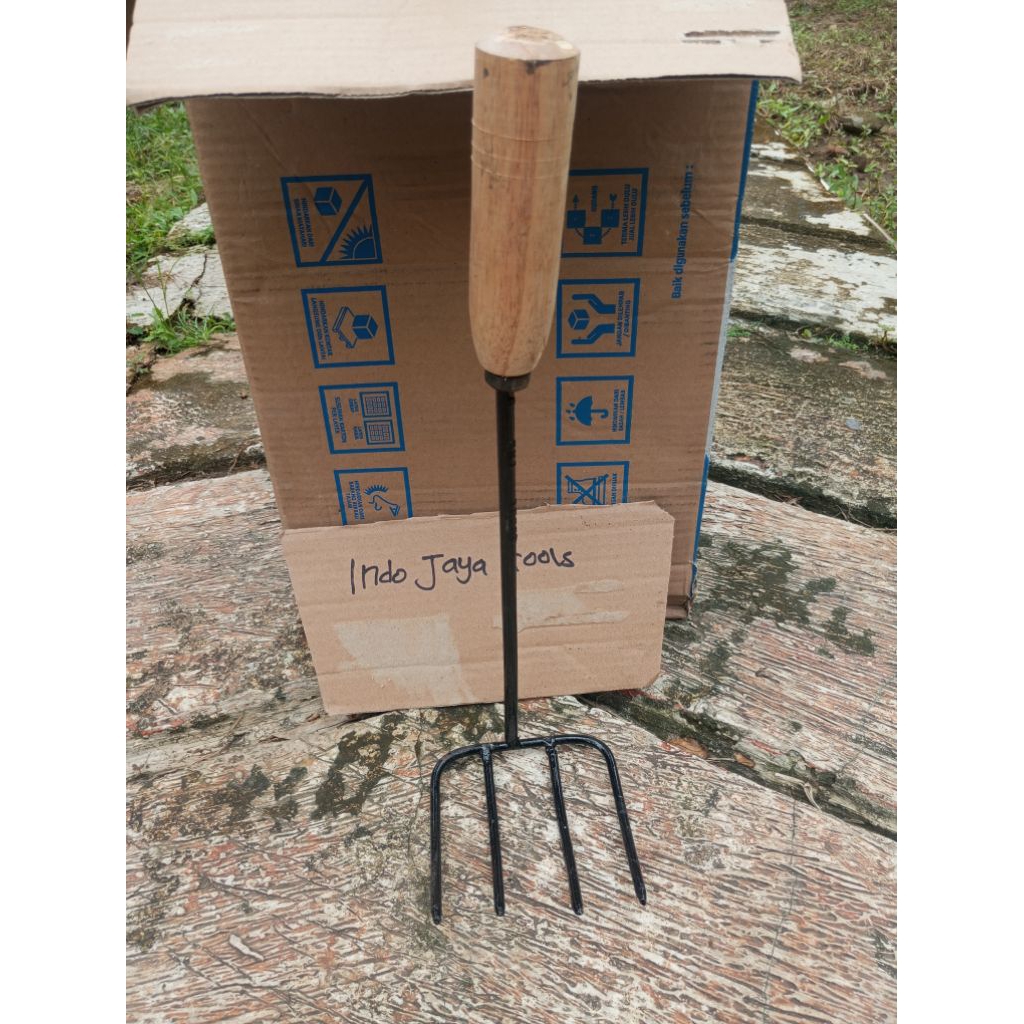 Garukan tanah mini baja 4 mata / Garukan sampah 42cm termurah