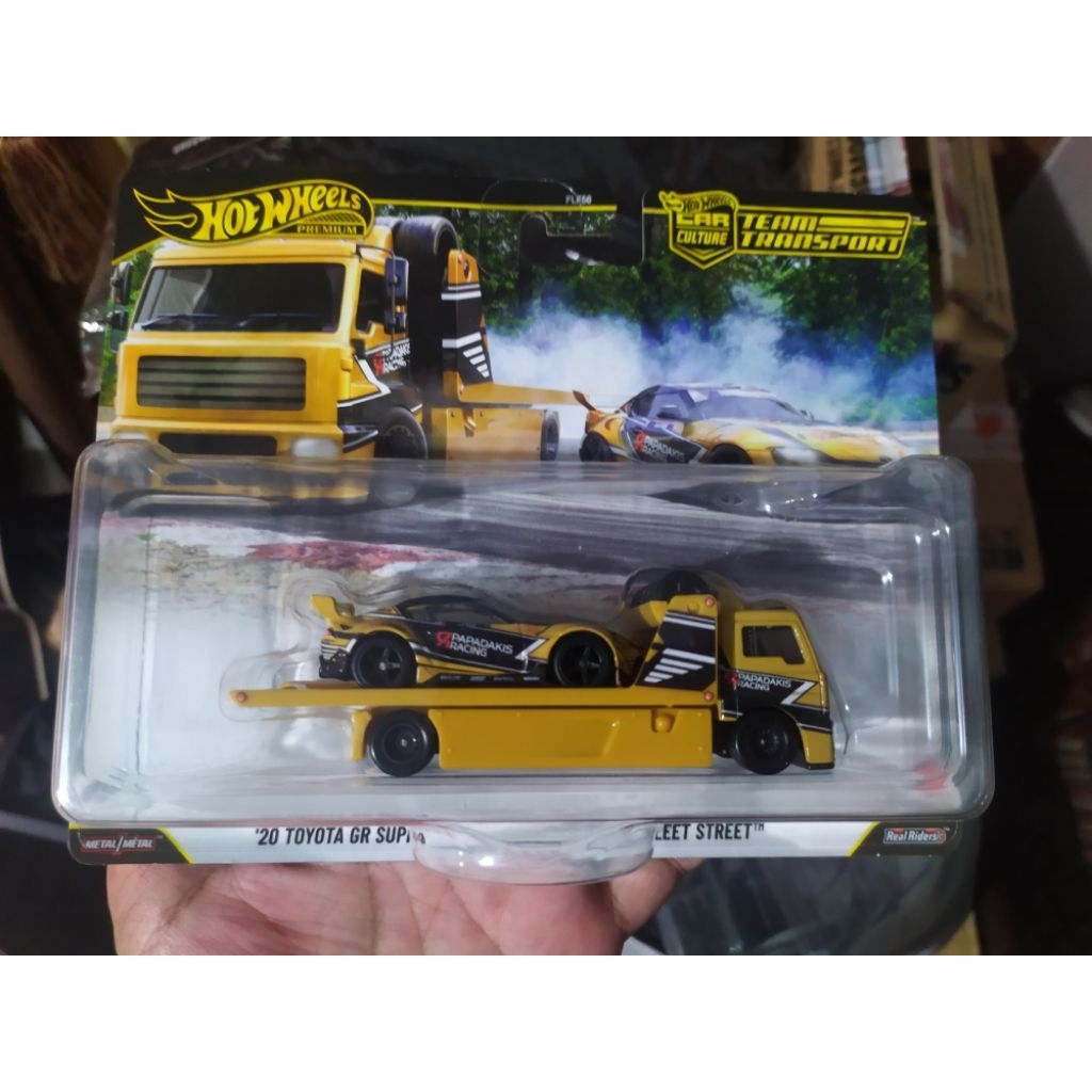 Hot Wheels Team Transport Toyota GR Supra & Fleet Street