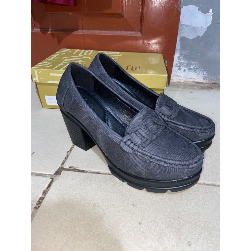 Preloved sepatu fladeo/ fladeo shoes/ slip on/ hak tebal wanita