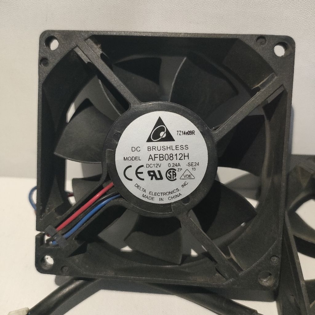 KIPAS FAN BRUSHLESS DC 12V 0.24A 8cm TEBAL 2.5cm