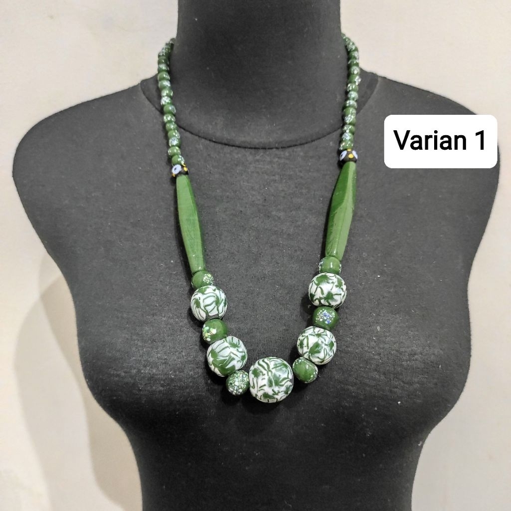 kalung manik batu lamiang khas dayak kalimantan