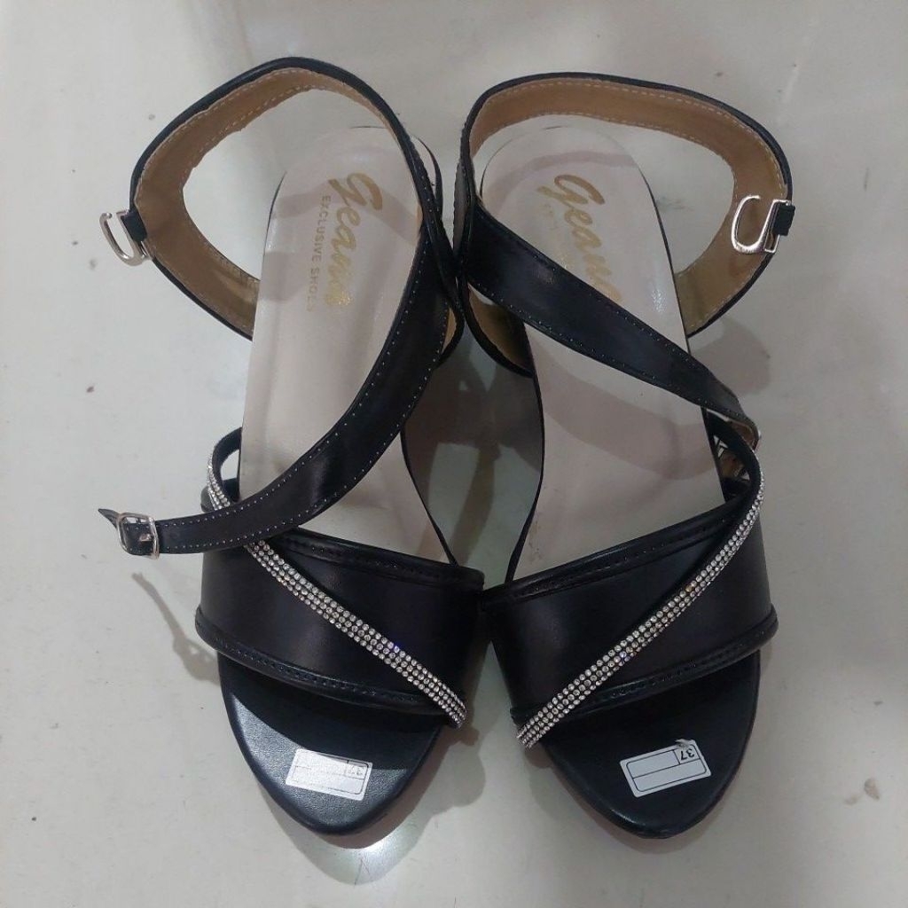 SEPATU HEELS WANITA REMAJA