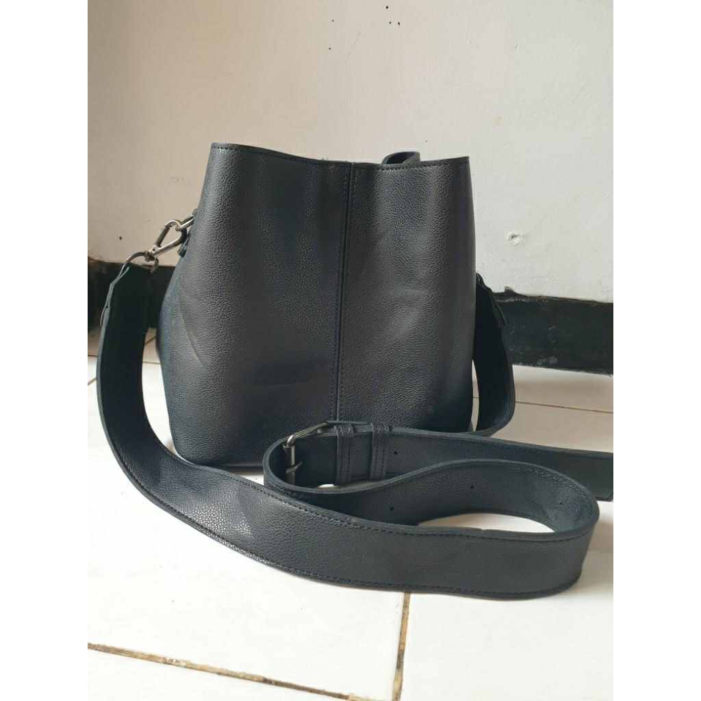 SLING BAG SECOND BRAND MCLANEE