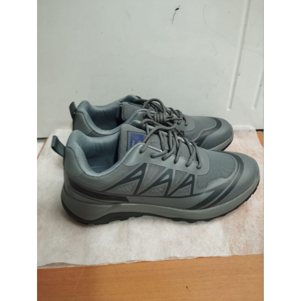 SEPATU RUNNING SNEAKERS SALOMON LIKE NEW SIZE 43 BEKAS PRELOVED