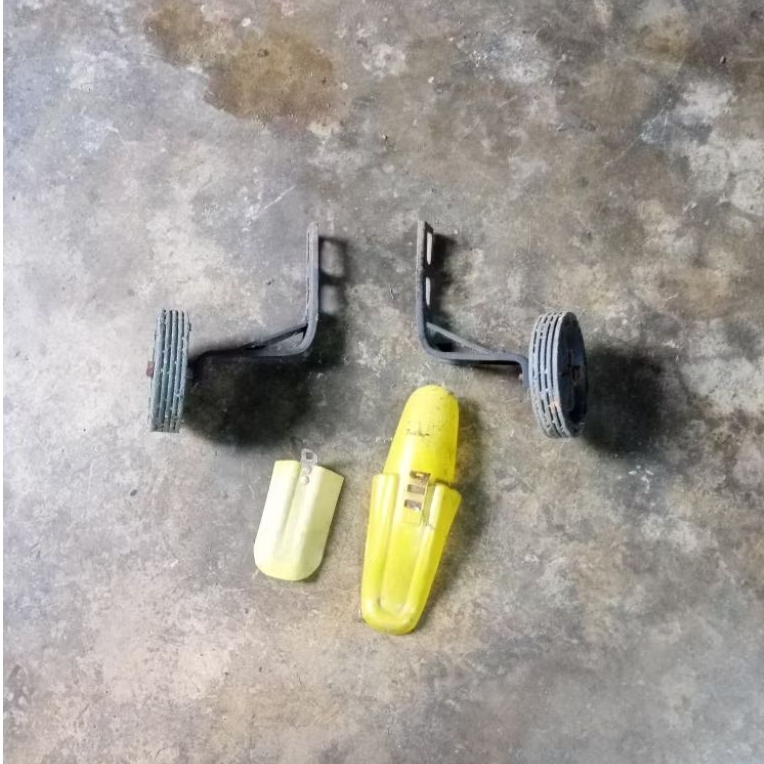 roda 3 ban sepeda copotan anak tambahan roda samping + slebor depan belakang second bekas