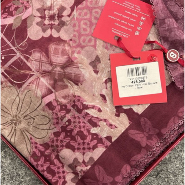 buttonscarves the dream park