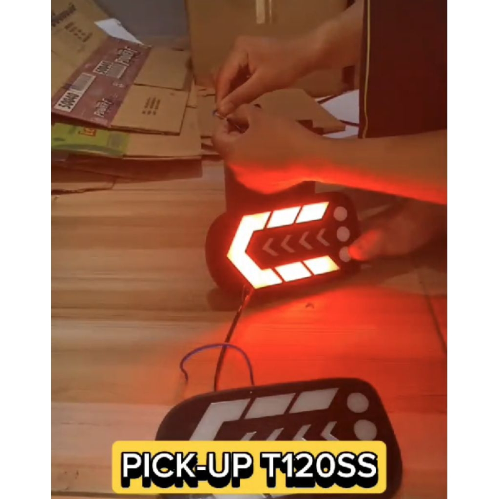 Lampu rem lampu belakang stoplamp mobil pickup Mitsubishi T120ss LED