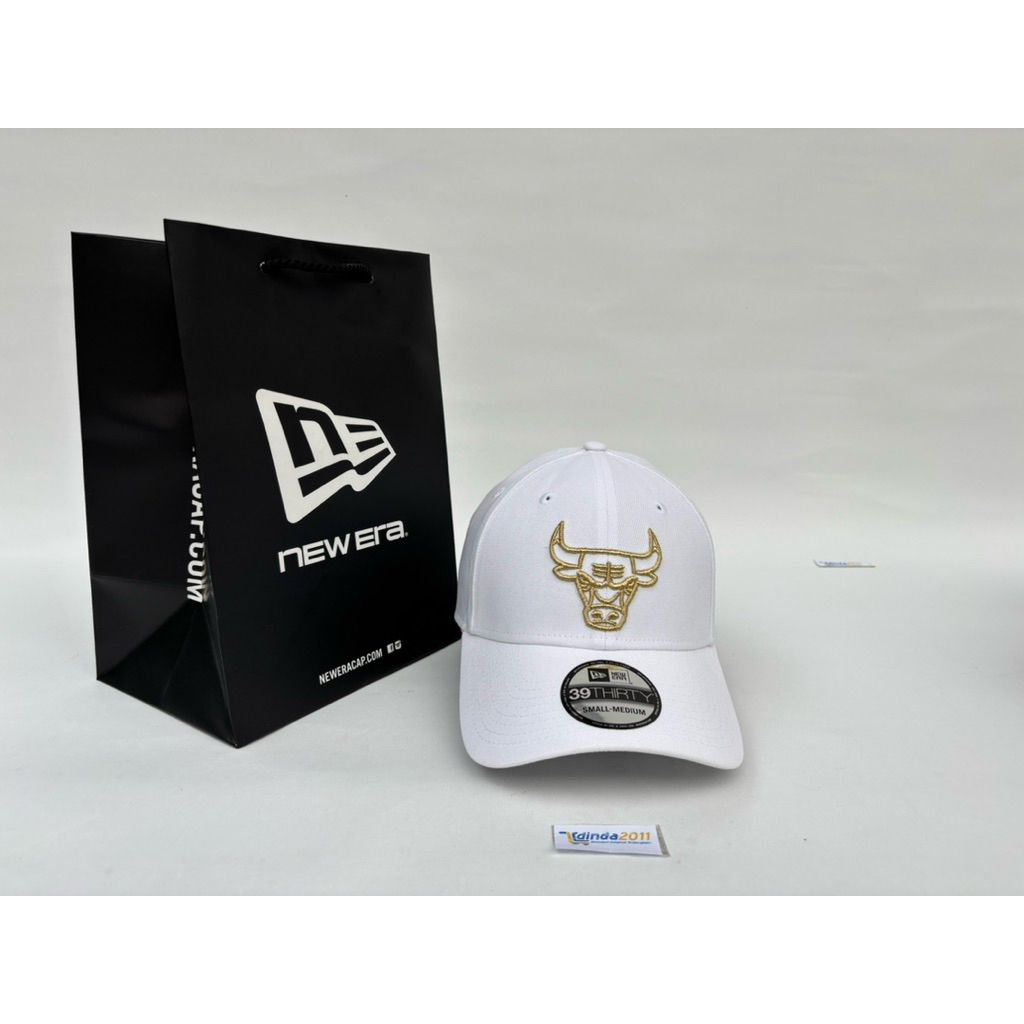 Topi NEW ERA 39Thirty Outlined Chicago Bulls FITTED White Original
