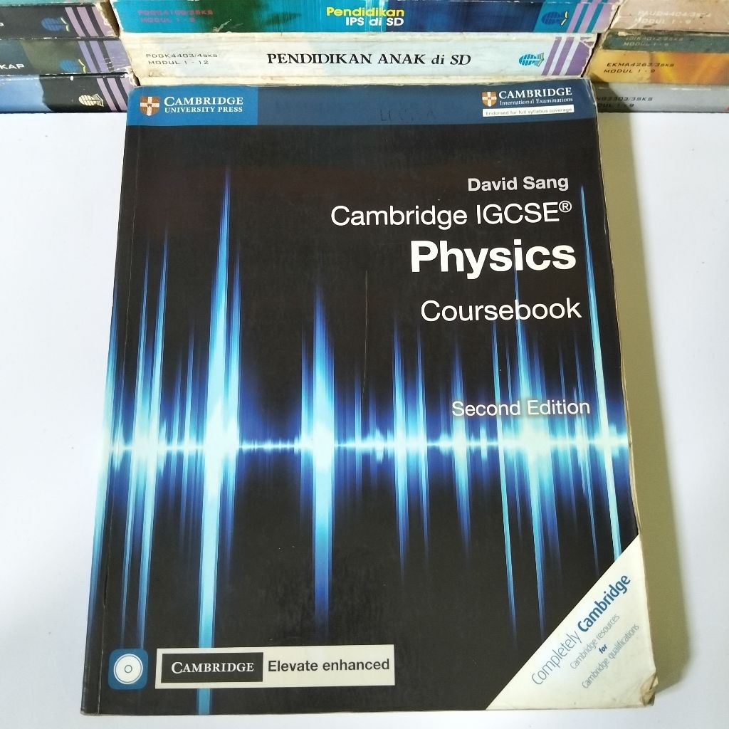CAMBRIDGE IGCSE PHYSICS COURSEBOOK