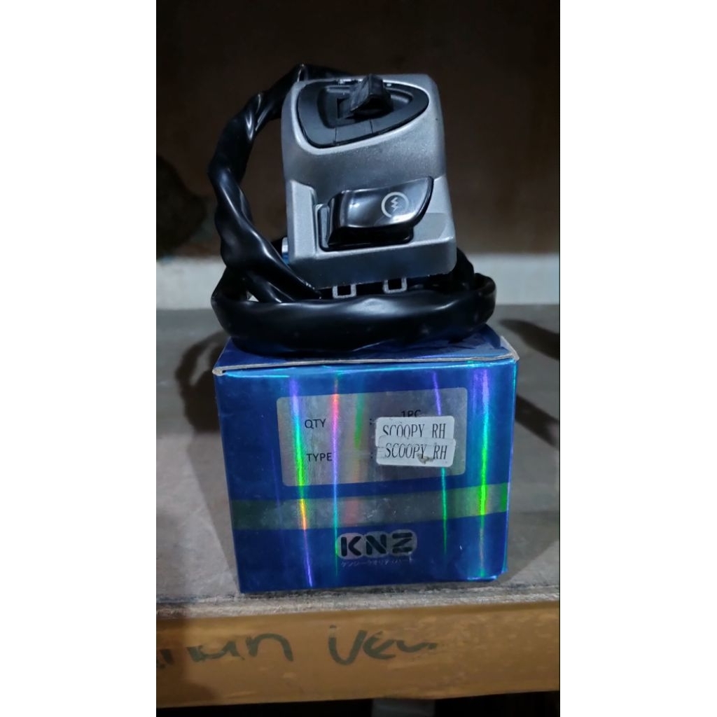 SAKLAR LAMPU KANAN SCOOPY CARBU