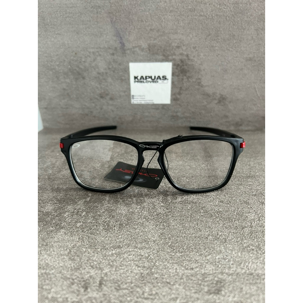 Oakley, dengan beberapa hasil pencarian menunjukkan model spesifik seperti Oakley Holbrook RX (OX810