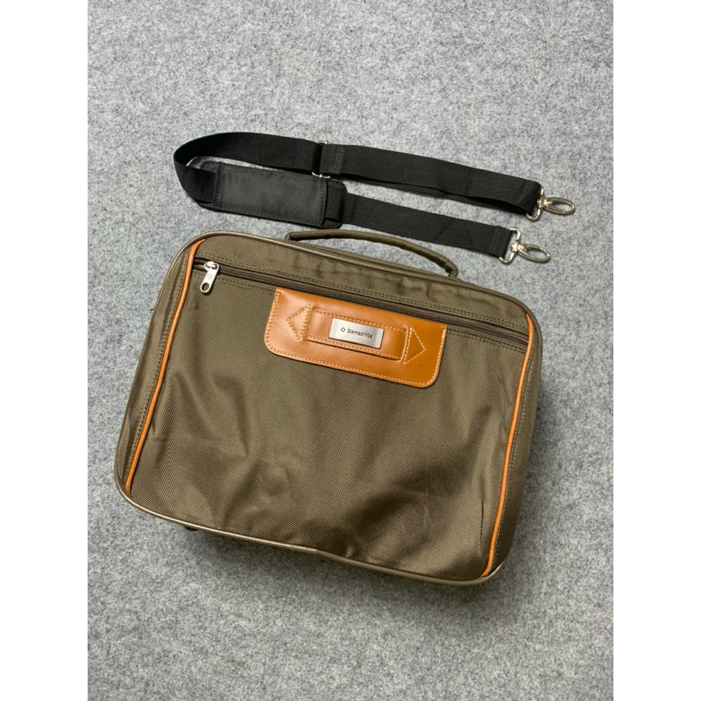 Vintage Look Samsonite Classic Travel Bag