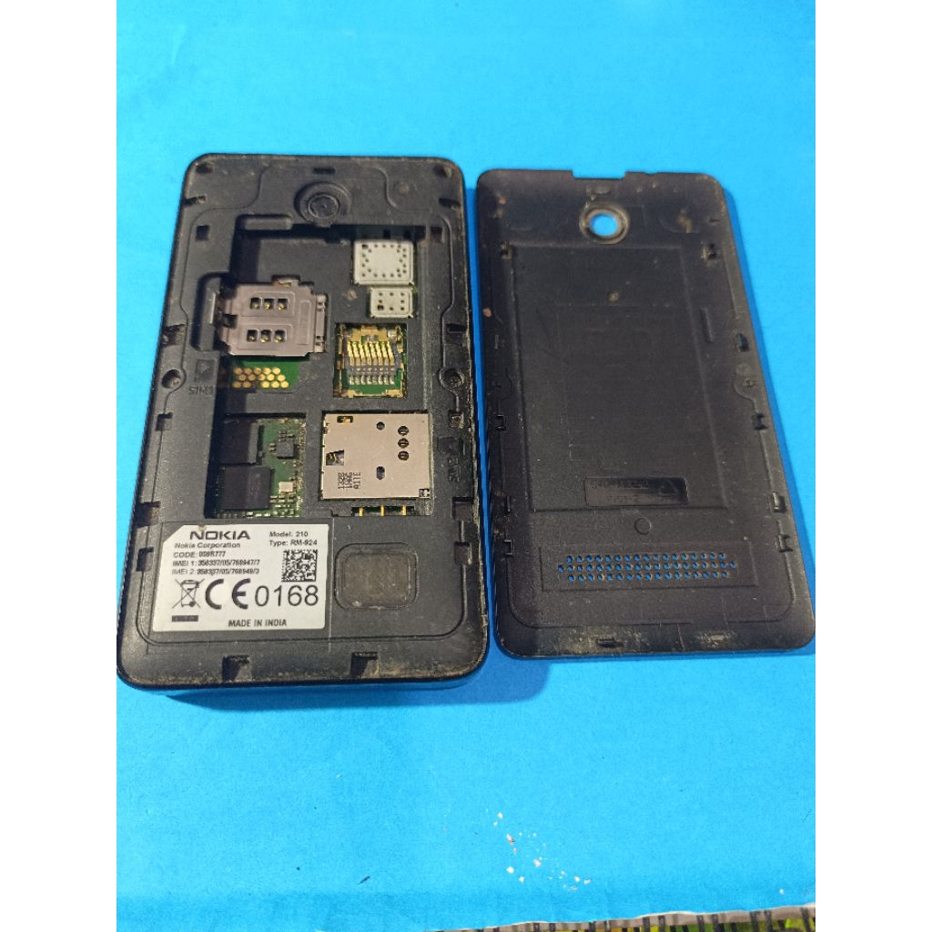 HP NOKIA :210 KONDISI MATI BEKAS BONGKAR JUAL SESUAI DI POTO