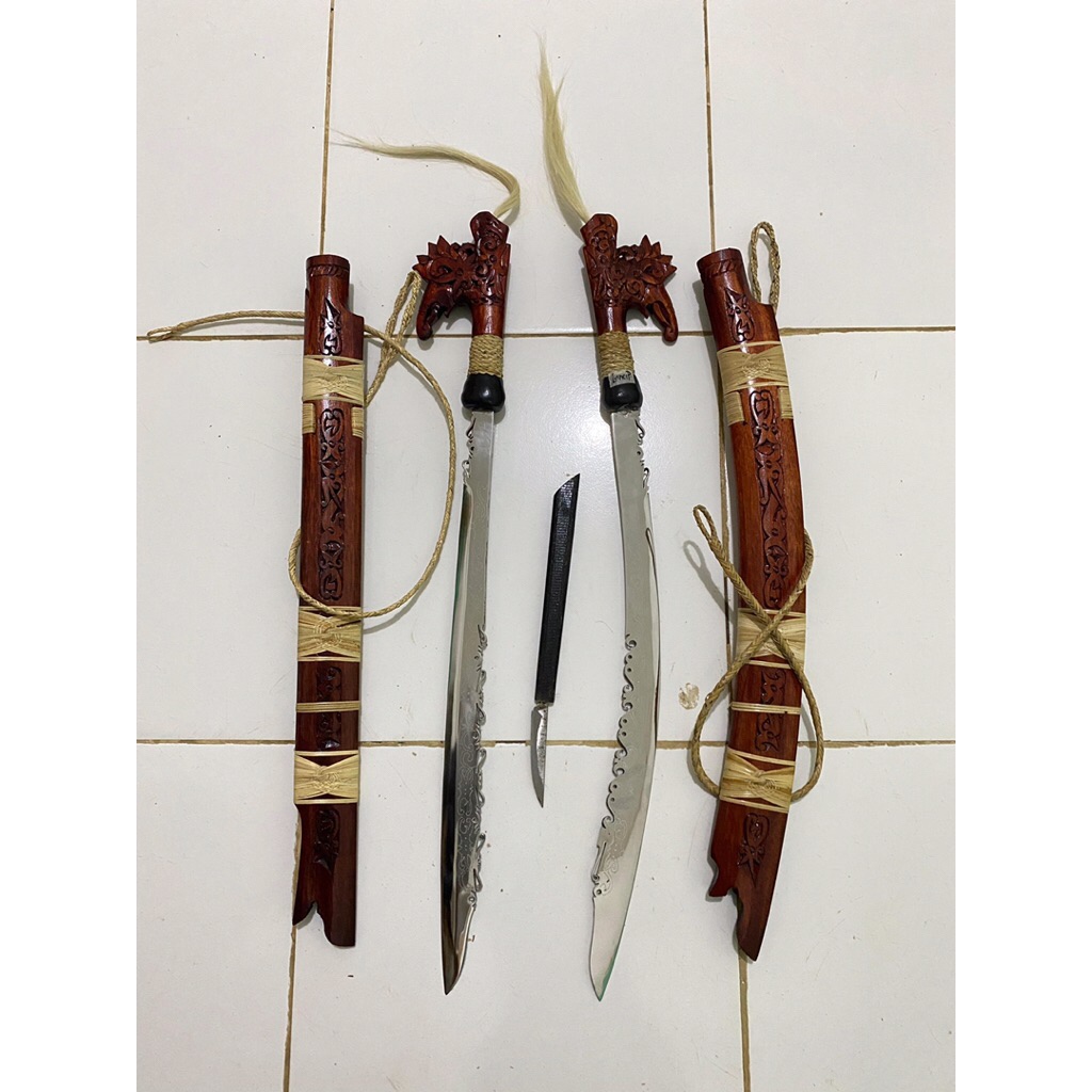 AKSESORIS SOUVENIR KHAS DAYAK KALIMANTAN