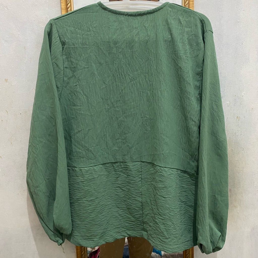 Blouse Hijau Sage Blus Atasan Pakaian Top Baju Preloved Second Bekas Sale Obral Murah
