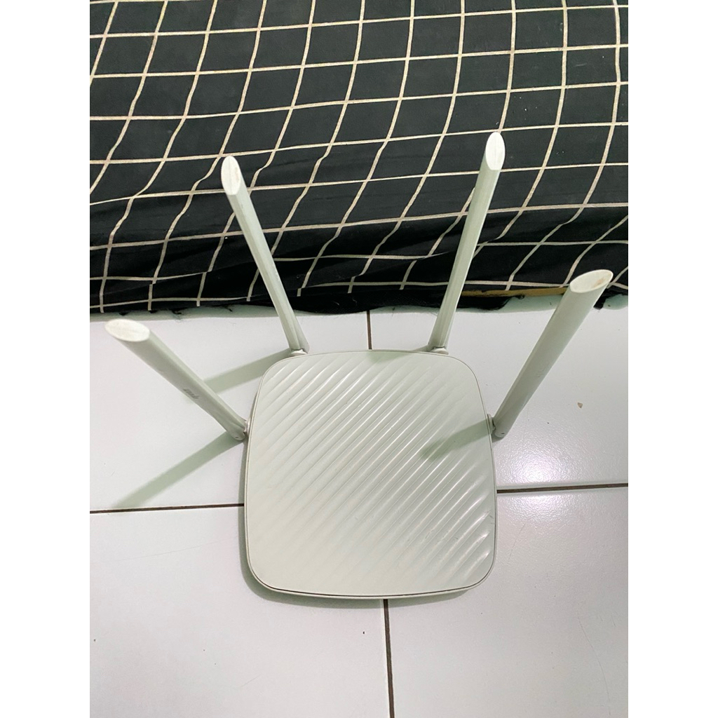 Tenda F9 600Mbps Wireless N Router + Adaptor