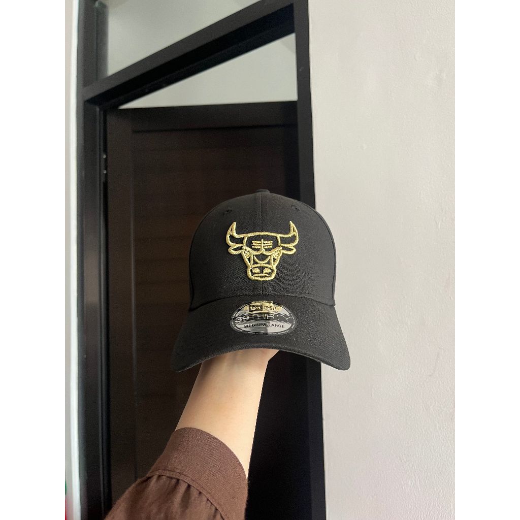 NEW ARRIVAL NEW ERA 3930 OUTLINED BLACK CHICAGOBULLS BLACK ORIGINAL 14675821