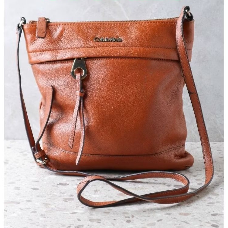 Preloved 80% Tas Selempang Kulit Asli Wanita Warna Coklat Vintage