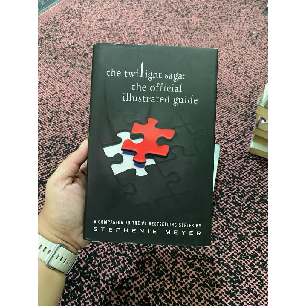 Preloved Twilight Saga - The Illustrated Guide