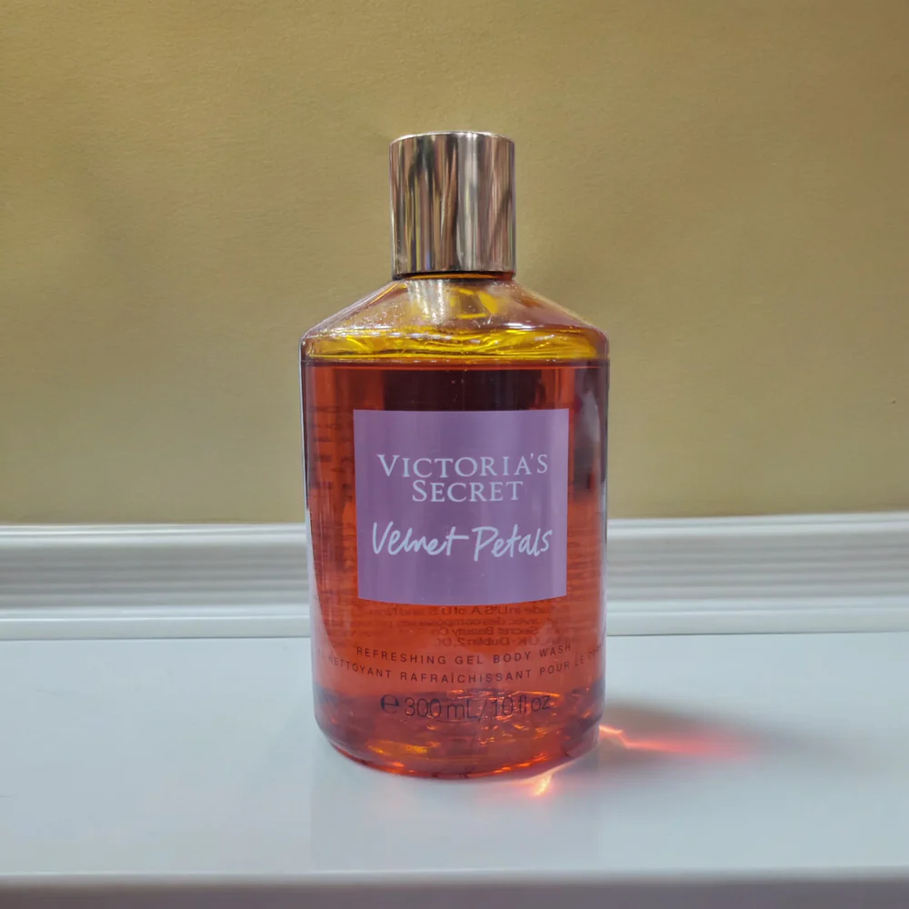 Sabun Victoria's Secret Velvet Petals Refreshing Gel Body Wash Shower Gel 300 ml ORIGINAL