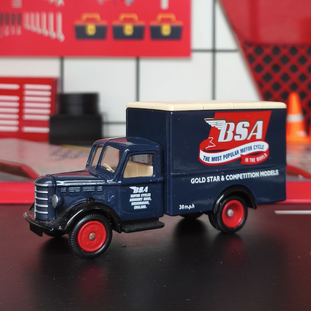 Mainan Diecast Lledo Days Gone 1950 Bedford 30cwt Truck BSA Motorcycles Original Made In England