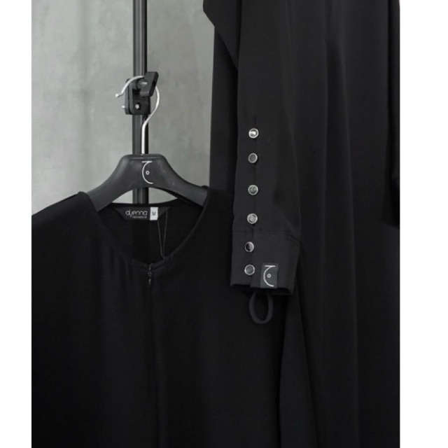 Saila Aljenna black mazen