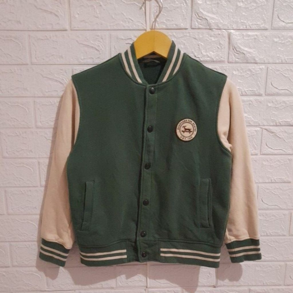 Varsity anak UNIQLO size 140/LD 96 P 54