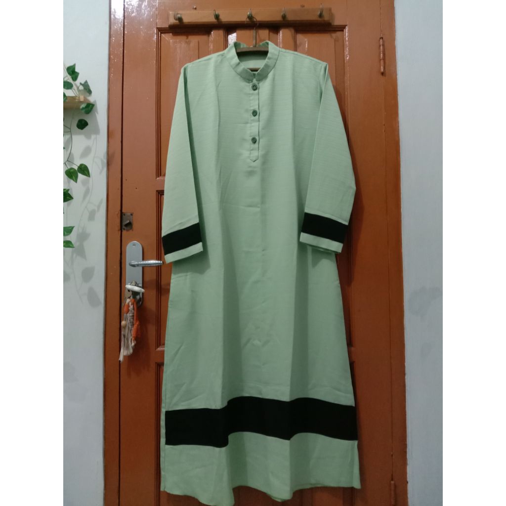 (Preloved) Gamis Polos Sage Garis Hitam