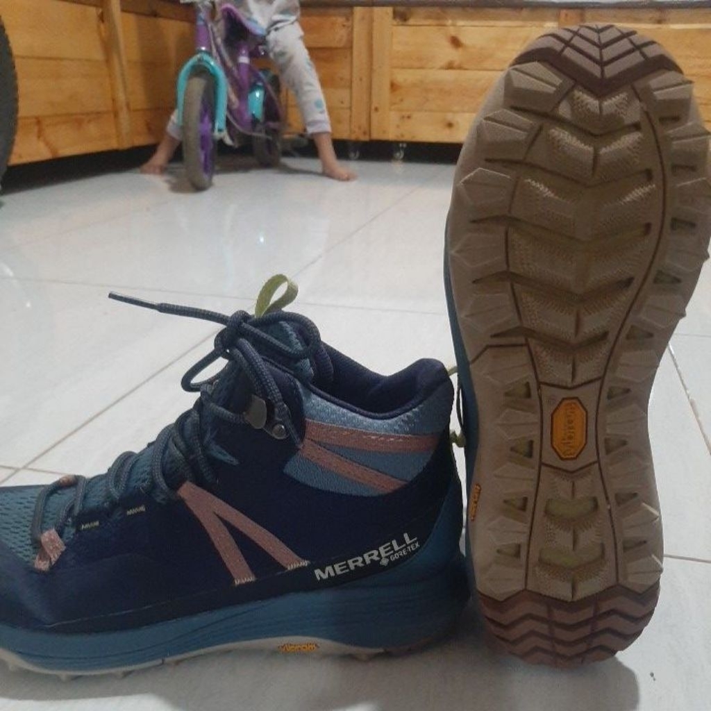 sepatu hiking MERRELL goretex