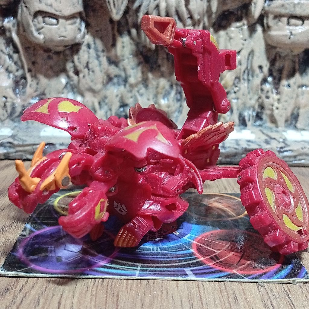 Bakugan Blitz Dragonoid + HelmGund