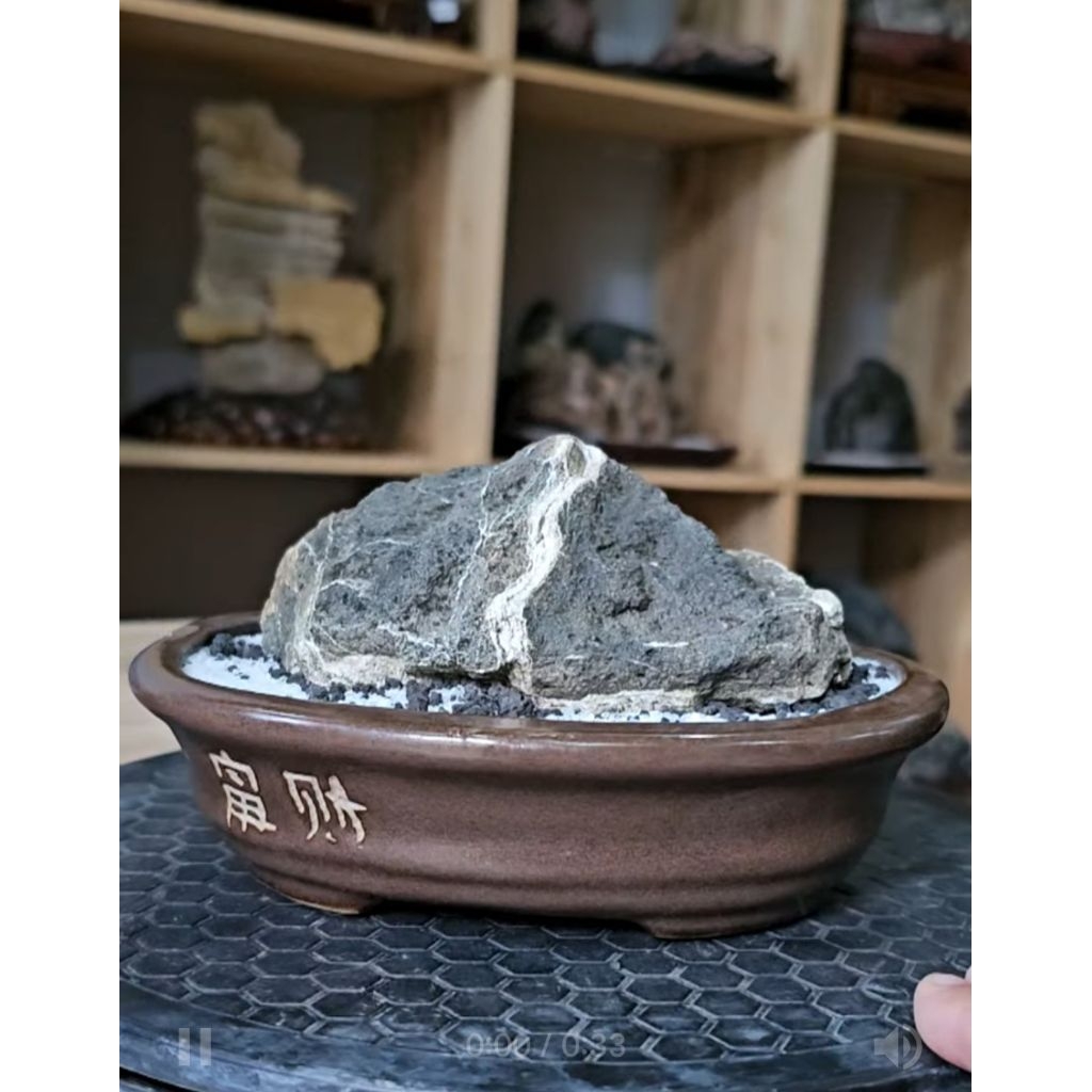 Suiseki Mini berjudul gunung Air terjun