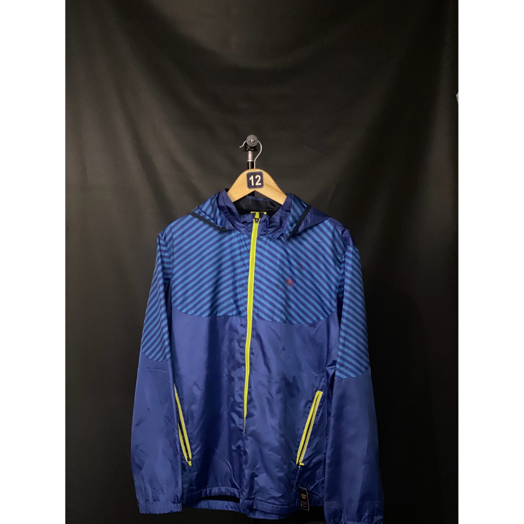 JAKET RUNNING DAN TRACKING