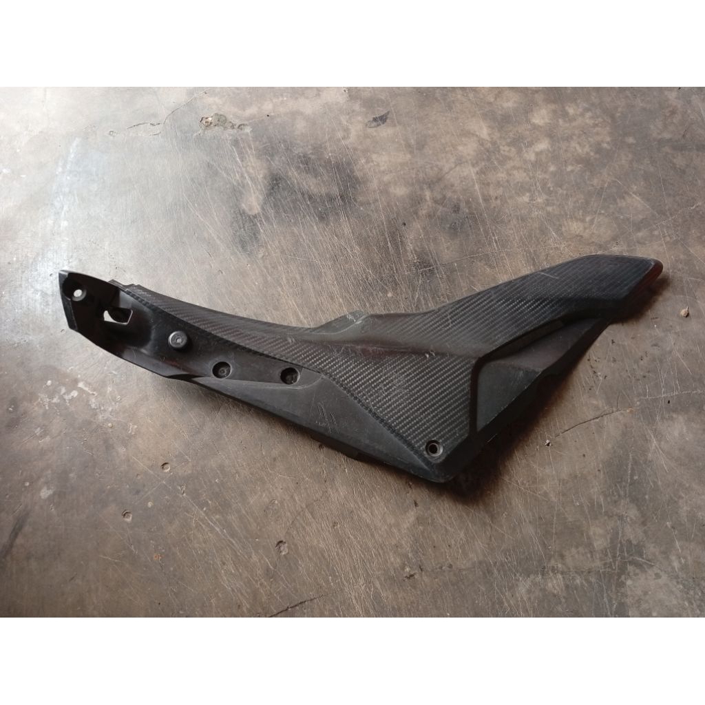 Cover Sambungan Body Samping Tutup Cover Box Accu Aki Bagian Kanan Honda CB150R Old Streetfire K15 O