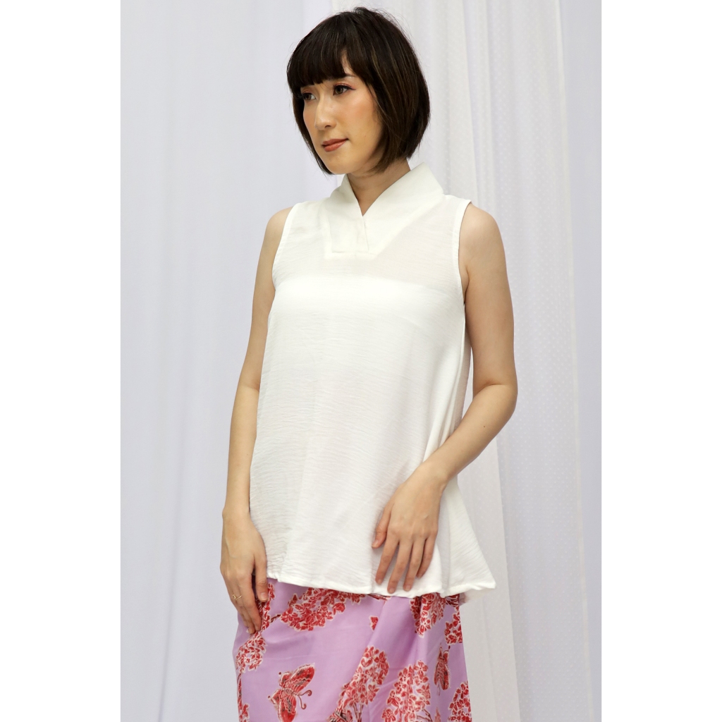 DHIEVINE BATIK Sasmaya Pualam Putih Kebaya