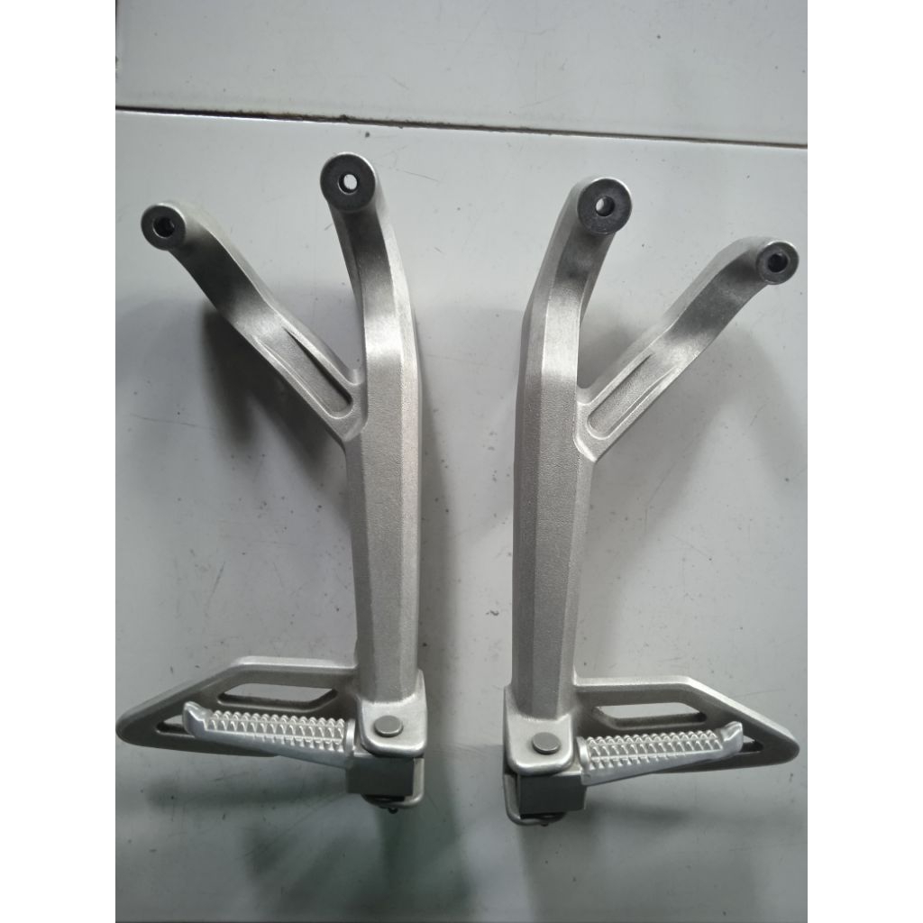 FOOTSTEP BELAKANG R15 V3 ORIGINAL