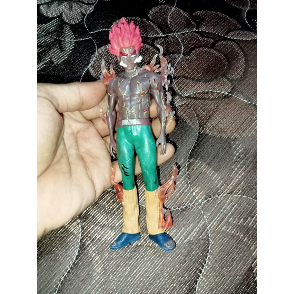 mainan figure Might Guy