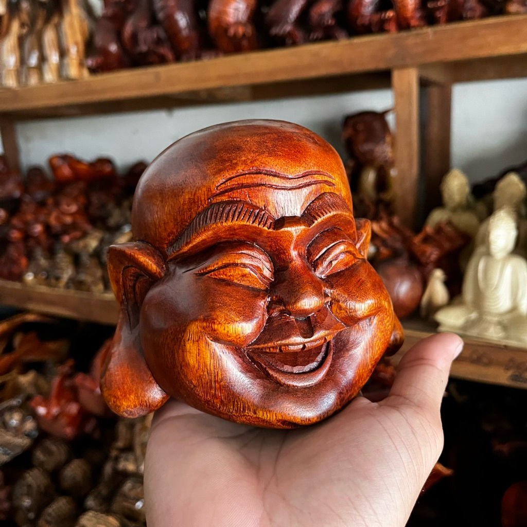 patung kepala happy Buddha