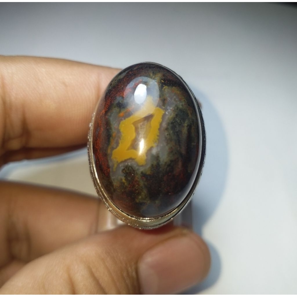 Batu badar besi pancawarna