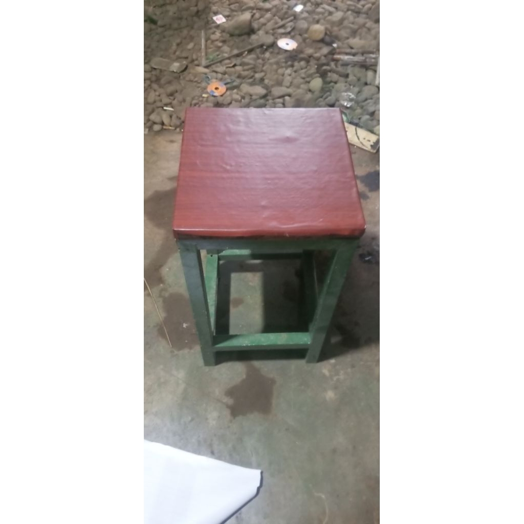 kursi both kontainer. kafe . bar dll kuat awet tahan lama bahan besi holo tebal lantai papan jati pu