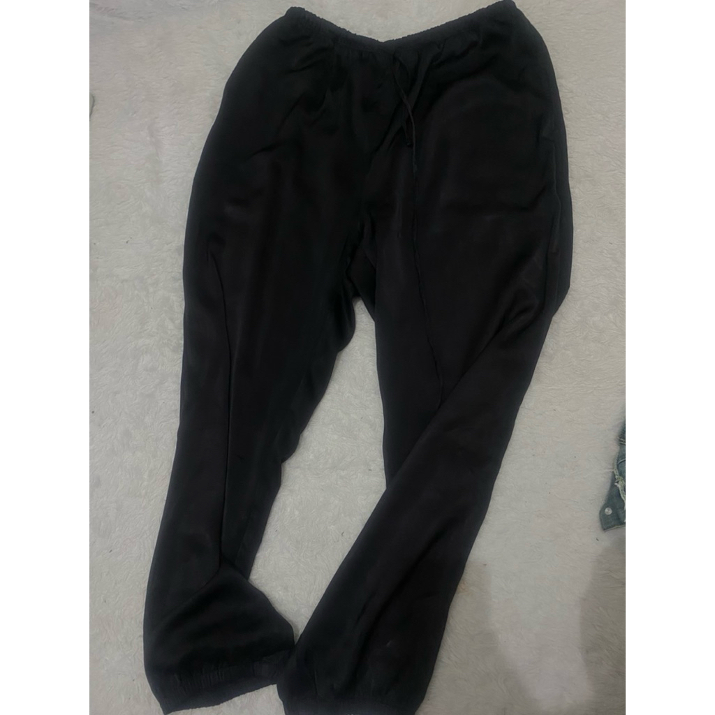 [PRELOVED] Uniqlo Drape Satin Jogger Original XL