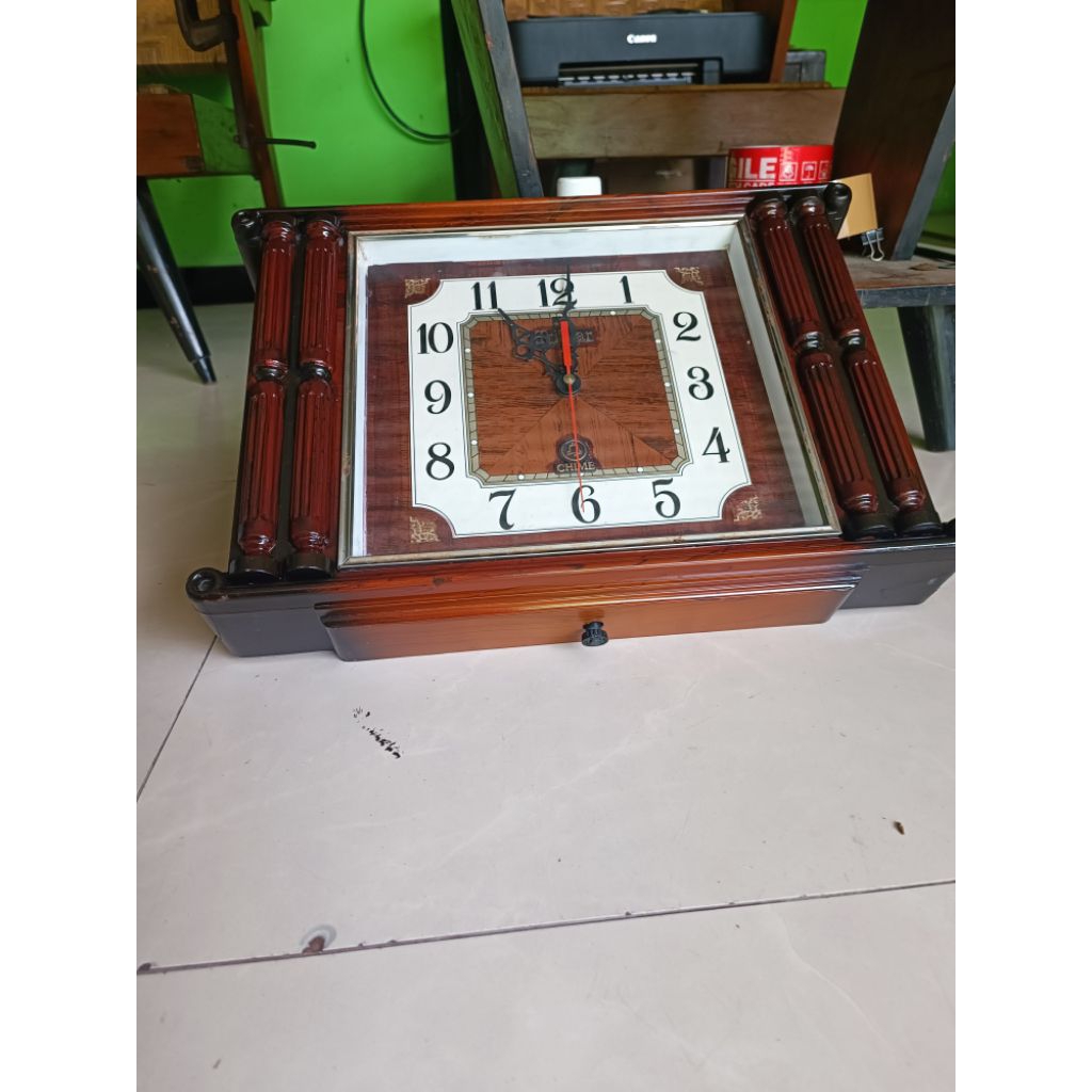 Jam  Kuno Bunyi Ding Dong setiap 30 menit sekali