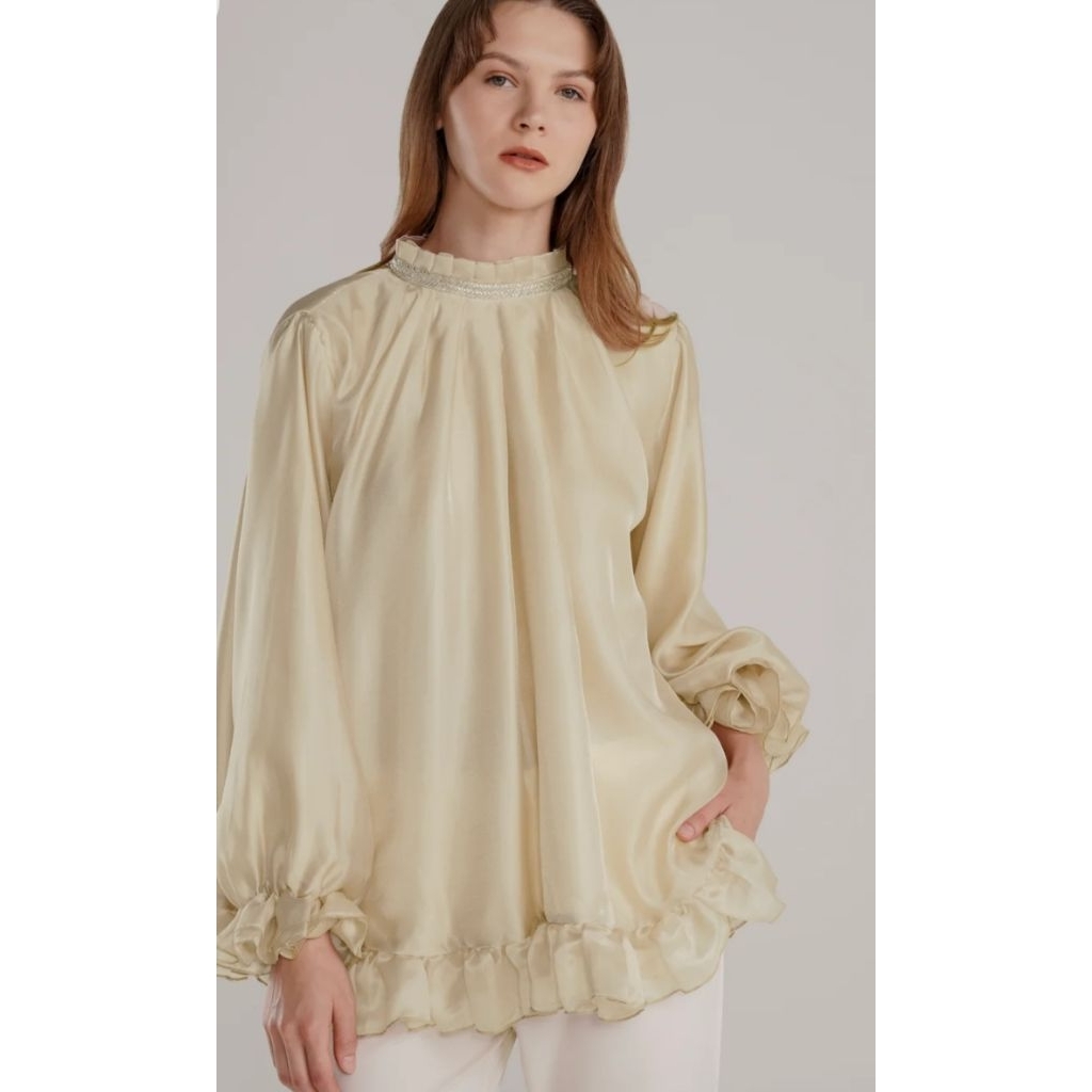 Benang Jarum Melody Ruffle Shirt Nude