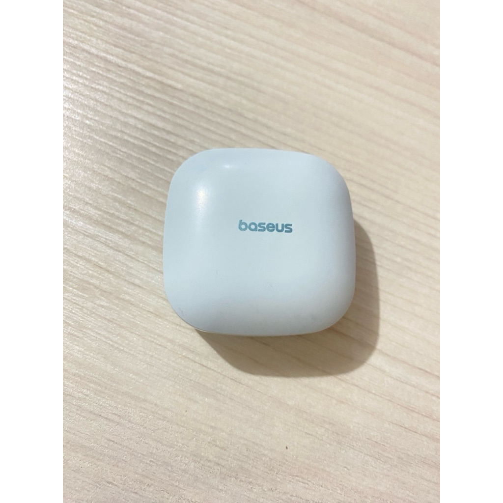 Preloved Baseus bowie E16