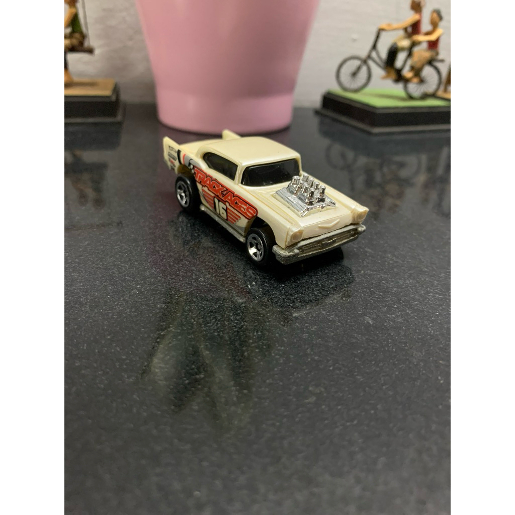 HOTWHEELS   CHEVY 57