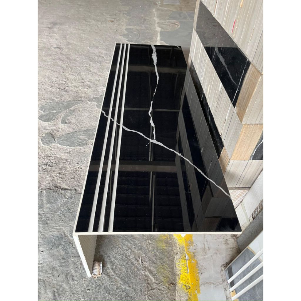 GRANIT ANAK TANGGA HITAM MOTIF MARMER 30X80 20X80 CUSTOM UKURAN