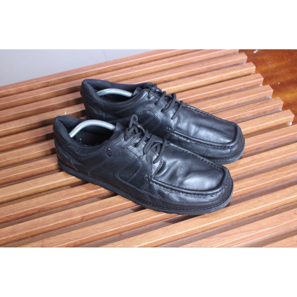 Sepatu boot low kulit lembut" Lee Cooper" upper kulit lembut insole keras.  size 44 down 43 insole 2