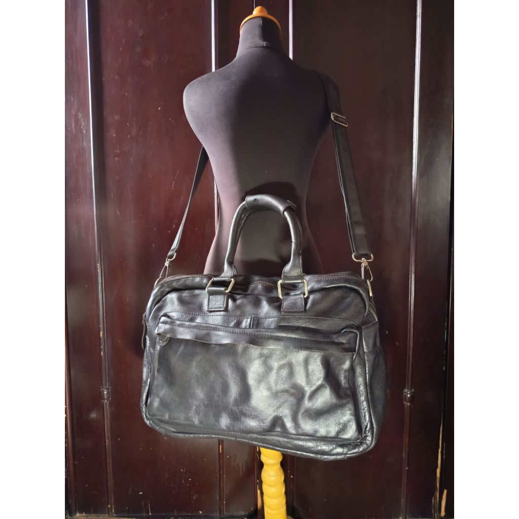 Duffle Bag / Tas Selempang Besar Kulit Asli Sacha Black Genuine Leather Preloved/second