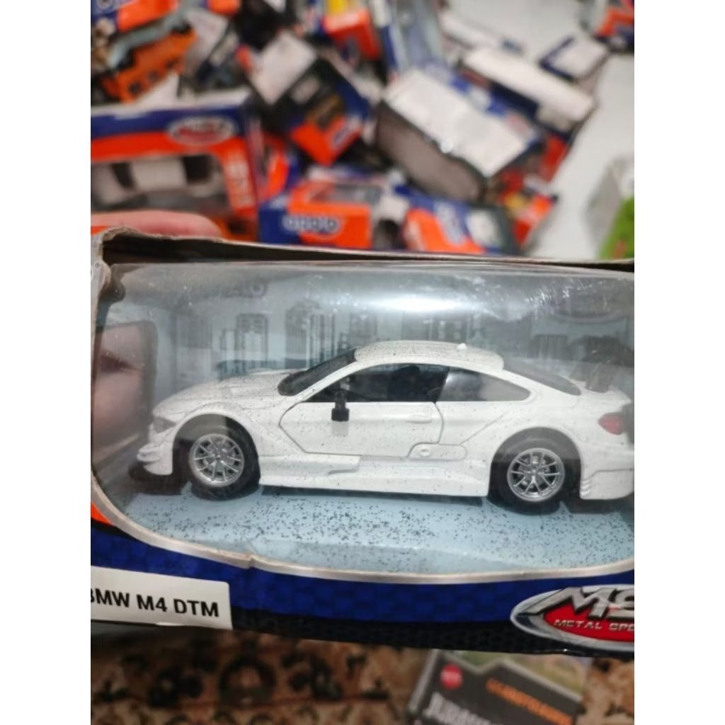Die-cast mobil BMW M4 DTM barang terbatas
